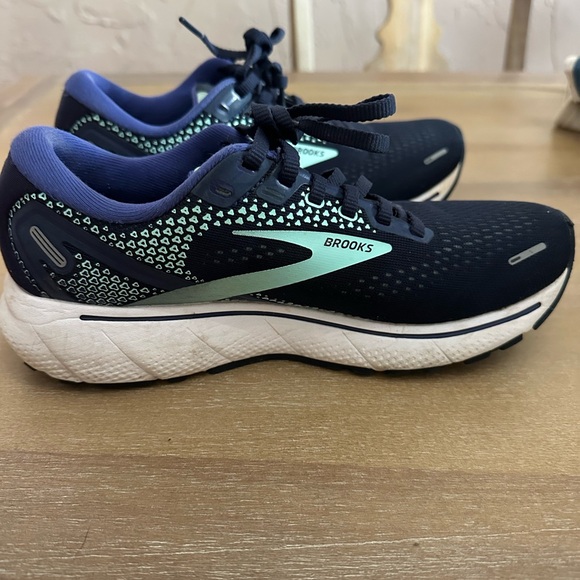 Brooks Ghost Women’s Running Sneakers - Picture 7 of 10